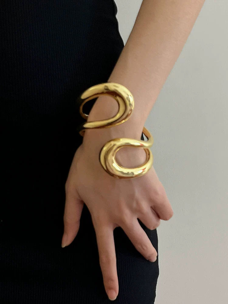 Geometry Streamlined Circle Bracelet