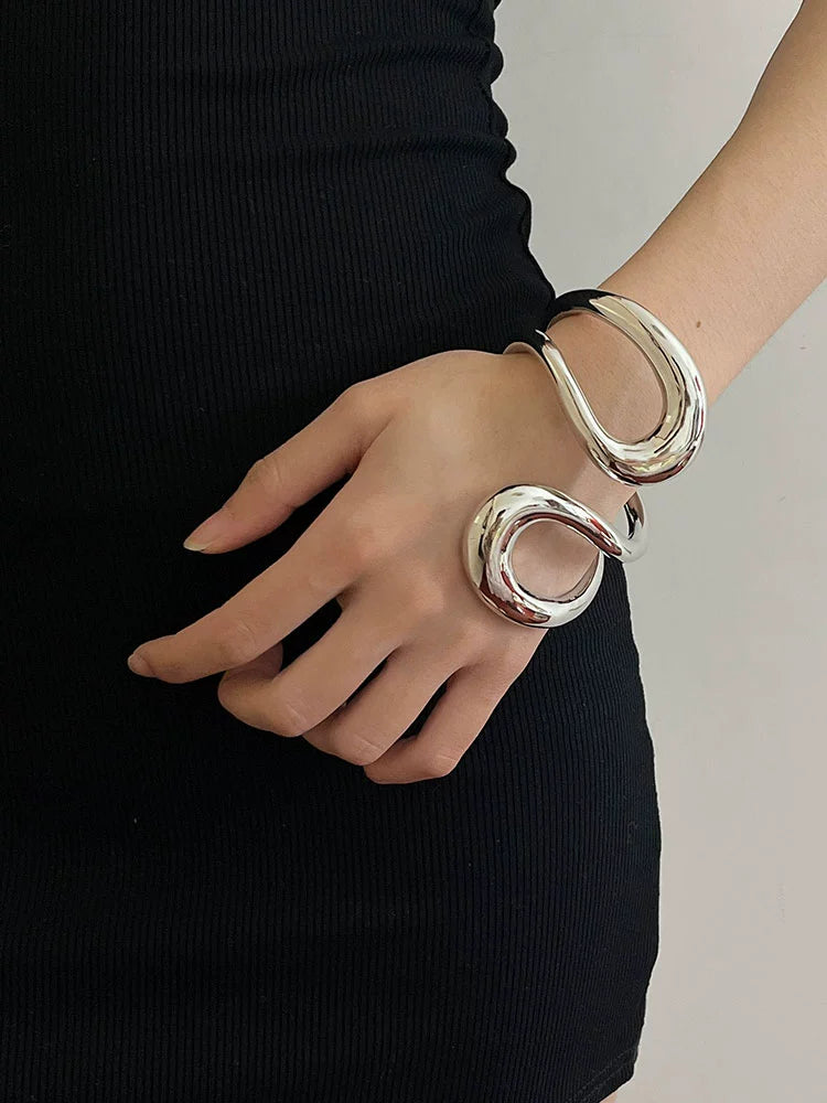 Geometry Streamlined Circle Bracelet