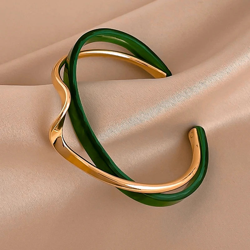 Simple  twisted pattern Bangle